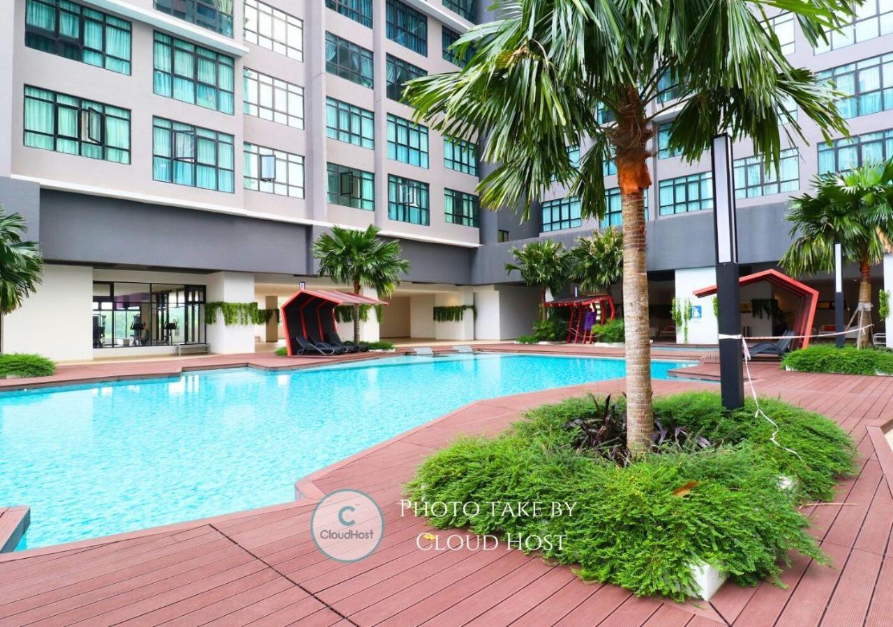 Conezion Near Ioi City Mall, Maeps Serdang, Putrajaya By Cloud Host Exterior foto